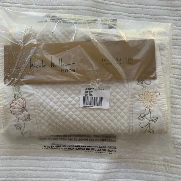 Nicole Miller Sunflower pumpkin white quilted table runner NWT Thanksgiving Fall - Picture 2 of 8